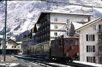 Nr.17 der Schynigen-Platte-Bahn - Erinnerung an das Leben einer lngst (1996) verschwundenen Lok. Mit den Wagen AB 37, B 87 und O 606 in Grindelwald (Wengernalpbahn). 9.Mrz 1974.