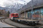 Die Gemeinden Finhaut und Trient können aufgrund eines Erdrutsches seit dem Samstag vor einer Woche auf der Strasse nicht mehr erreicht werden. Lebensmittel und andere Dinge müssen deshalb per Bahn transportiert werden. Auf der MC gibt es sonst keinen regelmässigen Güterverkehr mehr.<br>
Xemh 4/4 6 steht am 19. Januar 2018 mit einem Flachwagen in Vernayaz bereit zur Abfahrt.