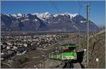 Schon wenige hundert Meter nach dem Verlassen des Bahnhofs Aigle Dépôt A-L erreichen die Züge in den Weinbergen oberhalb von Aigle beträchtliche Höhe.