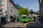 Der TPC/AL BDeh 4/4  312 schiebt den Bt 362 am 3. Juli 2015 durch die Altstadt von Aigle in Richtung Bahnhof SBB.