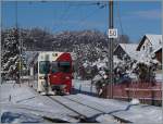 Von Bulle kommend erreicht der TPF Regionalzug S50 14813 Châtel St Denis. Nach einem kurzen Aufenthalt und Fahrrichtungswechsel wird er wenige Minuten später auf dem im linken Bildteil zu sehenden Gleis Richtung Palézieux fahren.
21. Jan. 2015