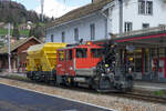 TRAVYS - Yverdon-les-Bains - Ste-Croix (YStC).
Auf Anfang 2017 wurde der Güterverkehr von Holz, Zuckerrüben und Kehricht auf Rollböcken eingestellt.
Ab und zu verkehren nur noch Rollbockzüge für den Bahndienst. Tm 23 mit Schotterwagen bei der Ankunft in Ste-Croix am 12. Mai 2021.
Foto: Walter Ruetsch