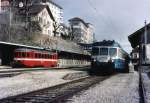 TRN/SNCF: TRN BDe 4/4 3, 1950 (ehemals CMN) und der SNCF X 2900 warteten in Le Locle im Dezember 2000 auf die Abfahrten nach Les Brenets und Besançon.