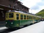 WAB - Pendelzug mit Zahnradtriebwagen BDeh 4/4 113 und Steuerwagen Bt 212  im Bahnhofs der Kleinen Scheidegg am 16.06.2007