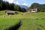 Zentralbahn-Zug, geführt vom dreiteiligen Triebzug 160 004, schlängelt sich von Brünig-Hasliberg nach Käppeli herunter, unterwegs nach Luzern. 6.September 2022   