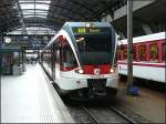 ZB Triebzug ABe 130 004-5 steht am 30.07.08 im Bahnhof von Luzern zur Abfahrt nach Giswil bereit.
