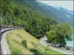 In den Wagen der ZB kann man die Fenster noch ffnen und so entstand am 30.07.08 diese Aufnahme am Brienzer See zwischen Interlaken Ost und Brienz. (Jeanny)