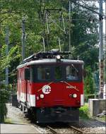 In Interlaken Ost wird am 30.07.08 die E-Lok De 4/4 110 002-3 der Zentral Bahn bereit gestellt, um ihren Zug nach Meiringen zu ziehen. (Jeanny)