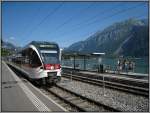 ZB Triebzug ABe 130 001 steht auf dem Weg nach Interlaken Ost gerade im Bahnhof Brienz.