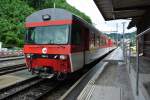 Die S5 21562/21565 beim Wenden in Giswil. Normalerweise verkehrt auf der S-Bahn nur ein  Spatz  (Triebzug). Whrend den Pendlerzeiten werden diese Pendel jedoch durch ein 2-er Modul mit etwas lterem Rollmaterial verstrkt; im Bild der ABt 904-2 mit einem weiteren B, 13.06.2012.