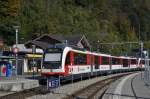 ABeh 160 005-2 hält beim Bahnhof Brienz. Die Aufnahme stammt vom 10.10.2014.