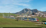 OeBB NPZ-Prototyp RBDe 560 000 mit Voralpen-Express St. Gallen - Luzern am 6. Januar 2018 bei Sattel.