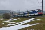 Voralpen Express von St. Gallen nach Luzern mit dem RBDe 560 207 der OeBB am 13.1.18 bei Schwyzerbrugg.