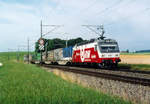 SOB/RM: Shuttelzug Wiler - Aarau mit der RM Re 456 142 bei Niederbipp auf der Fahrt nach Aarau im August 2000.
Ab dem Jahre 2002 steht diese Lok bei der SOB im Einsatz.
Foto: Walter Ruetsch