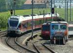 SOB Flirt RABe 526 047-6 bei der Einfahrt in Samstagern am 30.04.2011.