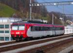 Ungewohnt, 2 statt 4-teiliger SOB-NPZ (ex BT) RBDe 4/4 076 in Herisau am 04.03.2012.