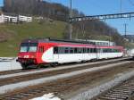 SOB - Kurzpendel mit dem Triebwagen RBDe 4/4 566 076-6 und dem Steuerwagen ABt 50 48 38-35 176-6 im Bahnhofsareal von Herisau am 01.03.2012 .. Bild  wurde vom Perron aus gemacht..