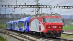 Sdostbahn Lok mit zwei neuen ETR 343 Flirt fr die Systemi territoriali in Italien bei der Station Hendschiken, Aargau