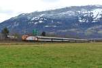 Hfner-Narrenfahrt 2016; Leider streikte die Kamera, so dass dieses das  beste  Bild blieb; Die SOB fhrt jedes Jahr diesen Extrazug quer durch die Ostschweiz, die Wagen gehren der SBB;  Re 446