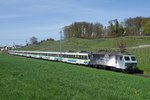Re 446 017-6 schiebt am 10.04.2016 den VAE 2570 von Freienbach Richtung Wilen bei Wollerau.