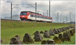 S27 nach Ziegelbrücke mit 566 073 bei den alten Panzersperren zwischen Schübelbach-Buttikon und Reichenburg.