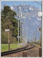 Die letzte Kurve vor Buchs SG bei Weite. Der Thurbo GTW wird zusehends immer grsser vor der Bergkulisse des Alpsteins. In der Mitte ist der Amboss zu sehen und ganz rechts die Staubern Kanzel. (26.04.2012)