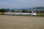 TPF: Regionalzug Murten-Neuenburg mit einem RABe 527  FLIRT  bei Murten am 7.