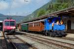 100 Jahre Vallorbe-Frasne: Am Jubiläumsfest sorgte die COMPAGNIE DU TRAIN A VAPEUR DE LA VALLEE DE JOUX mit ihrem Fondue-Zug auf Schienen für das leibliche Wohl der vielen Festbesucher. Damit der Zug nicht umfahren werden musste, wurde ein Pendelzug mit Rangiertraktoren an beiden Enden gebildet. Am 16. Mai 2015 fährt der Fonduezug mit dem CTVJ Tem II 288 und dem TRAVYS Te II 97 85 1210 086-5 in den Bahnhof Vallorbe ein. Dabei kam es zur Begegnung mit einem TRAVYS Regionalzug nach Le Brassus.
Foto: Walter Ruetsch