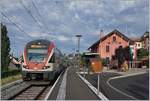 Der SBB RABe 511 104 als nummernlose S-Bahn auf dem Weg nach Puidoux beim Halt in Chexbres-Villages.