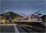 Der SBB ICN RABe 500 016  Alice Rivaz  und ein weiterer warten in Lausanne auf die Abfahrt nach Zürich.