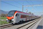 Nach längerem Suchen endlich gefunden bzw. die Gelegenheit bekommen ein Foto zu bekommen: in Bex steht der neue RegionAlps RABe 533 703. Dahinter der SBB RABe 531 002. Interessanter weise ist der  RegionAlps  Triebzug unterschiedlicher Farbgebung, einer anderen Einteilung der 1. Klasse und einer anderen Baureihen Bezeichnung ein SBB Triebzug, wie jedenfalls die UIC Nummer verkündet: RABe 94 85 0 533 703-0 CH-SBB.

30. Oktober 2024