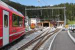 Der neu umgebaute Bahnhof Arosa(1738 m.ü.M.)mit gedeckten Übergang,neuen Perrons,Wagenhalle und erweiterten Gleisanlagen.11.06.15