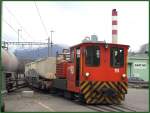 Tm 2/2 93 bringt Schlackenwagen aus der Kehrichtverbrennung Untervaz zum Weitertransport nach Rothenbrunnen.