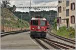 RE1740 aus Disentis mit Ge 4/4 II 613  Domat/Ems  in Reichenau-Tamins.