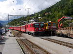 RhB - Ge 4/4 613 mit Schnellzug nach Chur bei der einfahrt im Bahnhof Ilanz am 20.09.2017