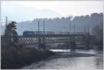 Valserwasserzug mit Ge 4/4 II 619  Samedan  auf der Hinterrheinbrücke in Reichenau-Tamins. (16.11.2017)