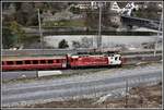 RE1740 mit Ge 4/4 II 633  Zuoz  fährt in Reichenau-Tamins ein. (02.04.2019)