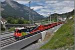 RE1749 nach Disentis mit Ge 4/4 II 620  Zernez  in Reichenau-Tamins.