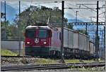 5744 mit Ge 4/4 II 632  Zizers  mit Calanda Bier und Valser Wasser in Felsberg.