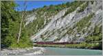 E1728 nach Scuol-Tarasp mit Ge 4/4 II 633  Zuoz  bei Trin. (30.06.2020)