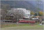 RE 1257 aus Disentis/Mustr mit Ge 4/4 II 613  Domat/Ems  bremst ab, denn in Chur West ist Halt auf Verlangen. (02.04.2008)