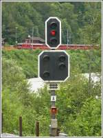 RE1249 mit Ge 4/4 II 626  Malans  fhrt durch die Station Valendas-Sagogn und wird in Krze nach passieren der Steinschlaggalerie bei meinem Standpunkt vorbeifahren. (07.06.2008)