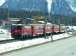 RhB - Schnappschuss von der Ge 4/4 617 mit Regio unterwegs zwischen Pontresina und Samedan am 07.04.2010 ..