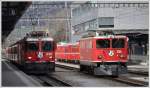 RE1244 mit Ge 4/4 II 628 ist in Landquart eingefahren. Daneben stehen Ge 6/6 II 701  Raetia  und S1 1518. (15.03.2011)