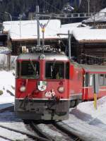 RhB Ge 4/4 II 622 und noch eine Ge 4/4 II am 23.02.03 in Litzirti Richtung Arosa