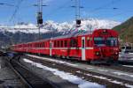 RhB: R 1952 Pontresina - Scuol-Tarasp bei der Einfahrt in Pontresina am 18. Oktober 2013 mit der Ge 4/4 ll 620 am Zugsschluss.
Foto: Walter Ruetsch 