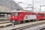 Ge4/4 II 633 mit der Werbung für das Rätoromanische Fernsehen(RTR)und den
beiden Stromabnehmern gehoben,am 17.01.14 in Landquart