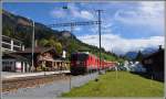 RE1240 mit Ge 4/4 II 628  S-chanf  nach Disentis/Mustér legt vor dem kleinsten Bahnhofbuffet der Schweiz in Saas i/Prättigau einen kurzen Halt ein. (02.10.2015)