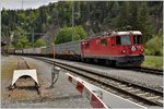 5237 mit Ge 4/4 II 621  Felsberg  nach Ilanz in Trin. (18.05.2016)