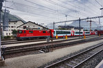 Ge 4/4 II 632  Zizers  schiebt eine Glacier Express-Garnitur, auf ein Abstellgleis im Bahnhof Samedan.